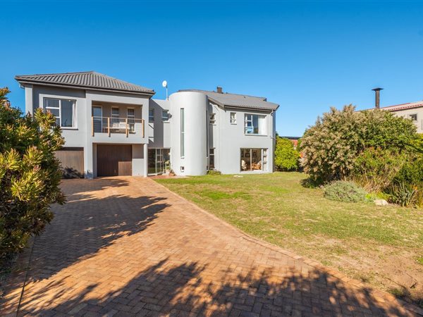 4 Bedroom House 4 Bedroom House