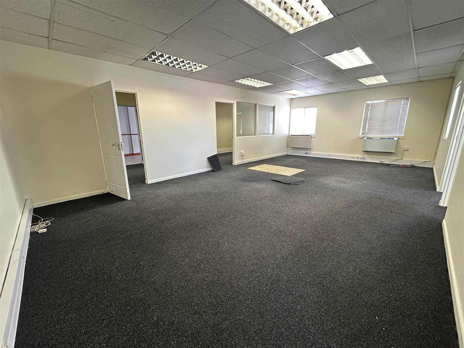 100  m² Commercial space in Somerset West Central photo number 9