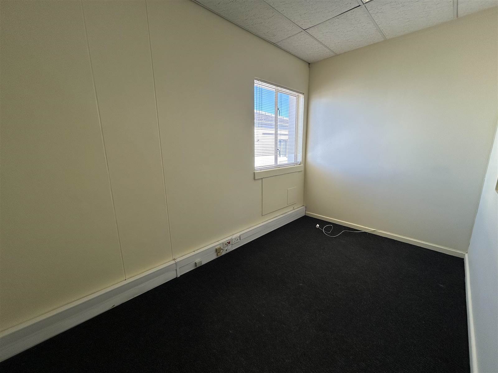 100  m² Commercial space in Somerset West Central photo number 13