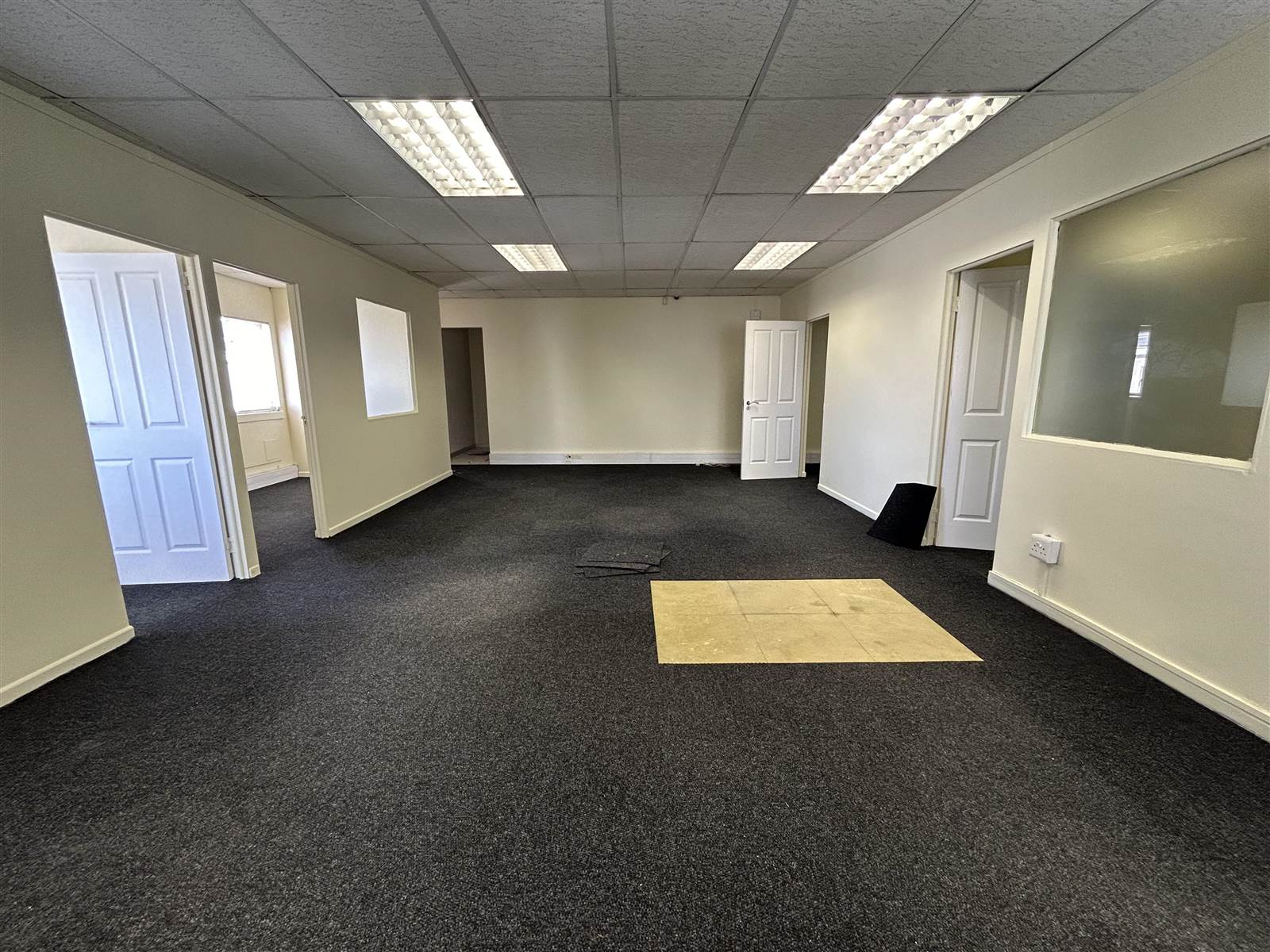 100  m² Commercial space in Somerset West Central photo number 11