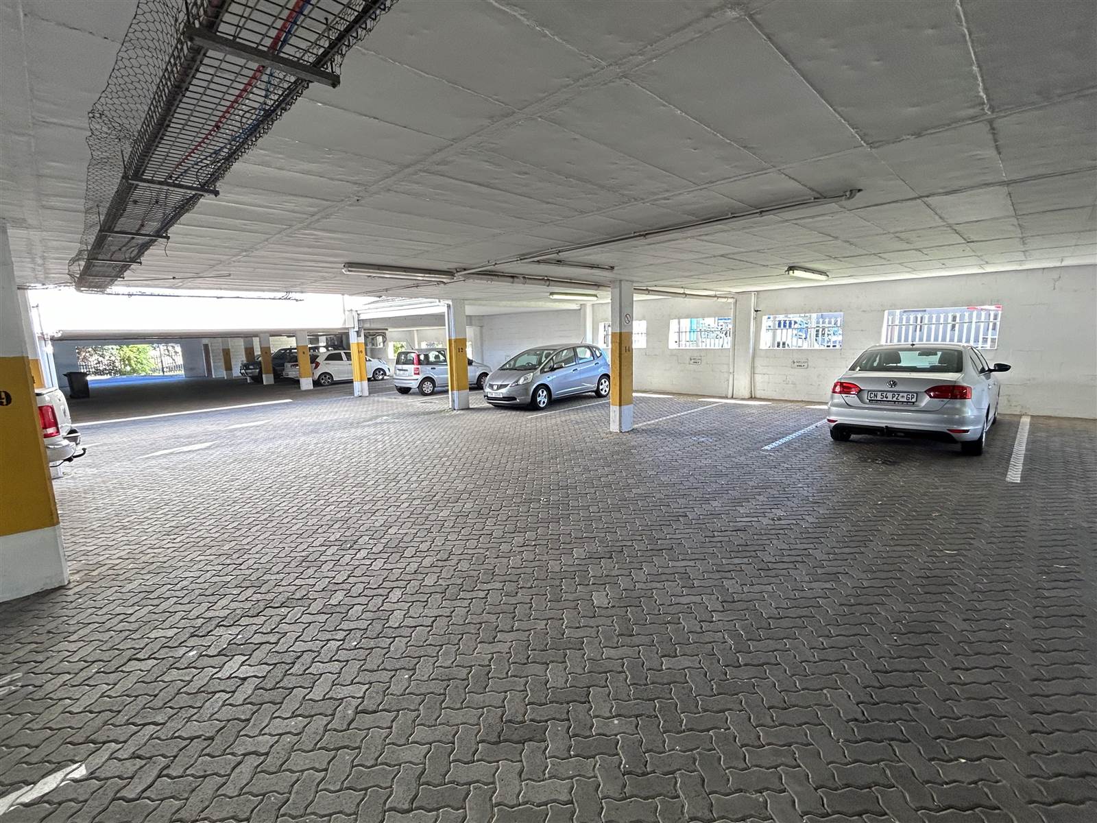 100  m² Commercial space in Somerset West Central photo number 17