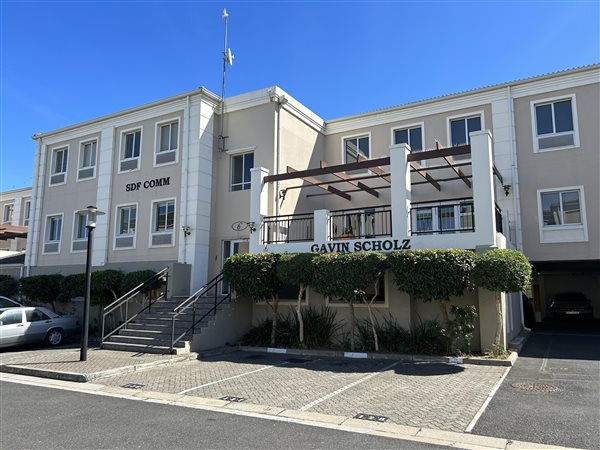 100  m² Commercial space in Somerset West Central
