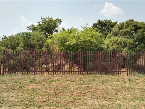 1 235 m² Land