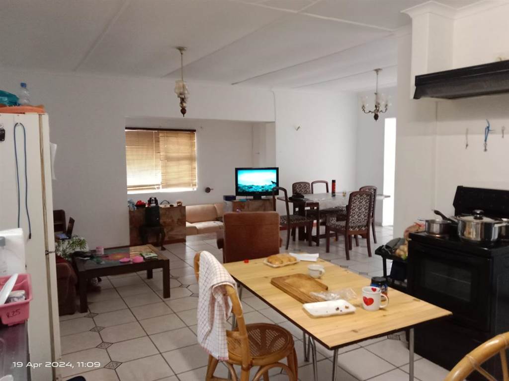 3 Bed House in Mossel Bay Ext 13 photo number 6