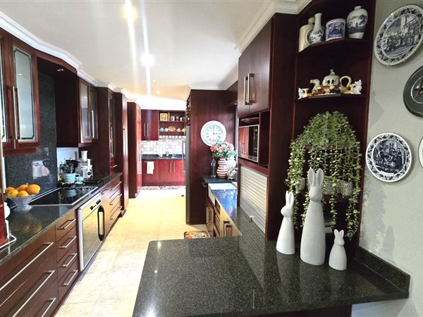 4 Bedroom House 4 Bedroom House
