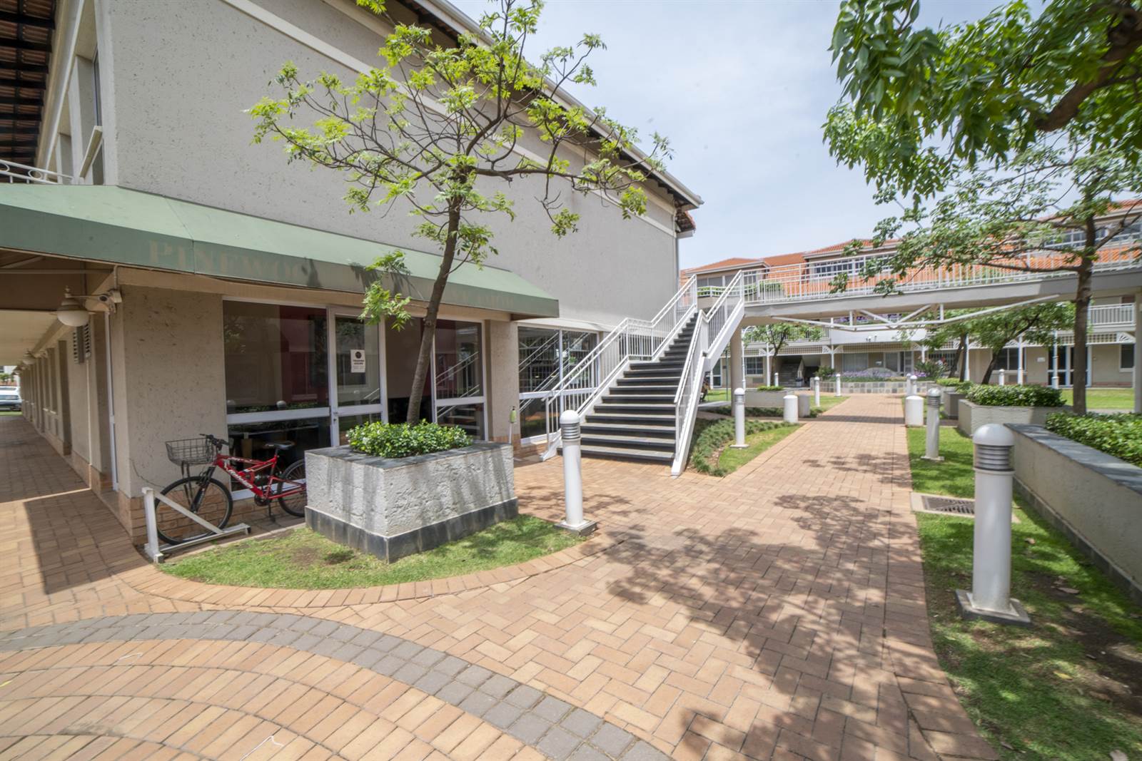 60  m² Office Space in Woodmead photo number 4