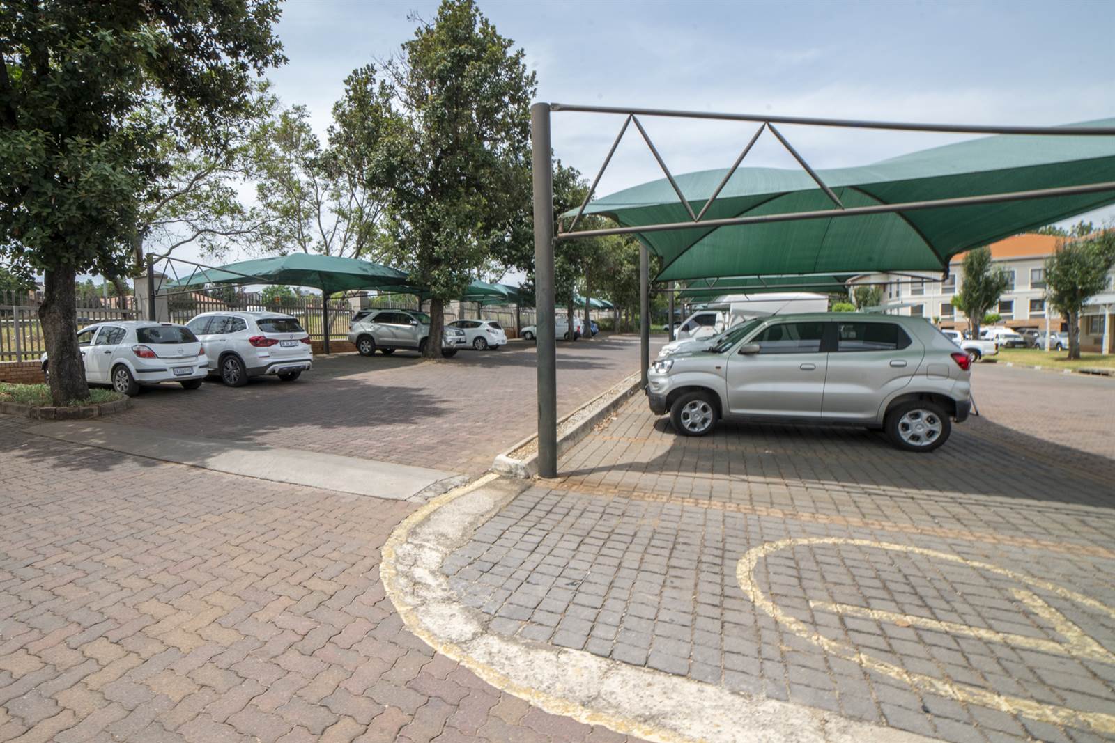60  m² Office Space in Woodmead photo number 14