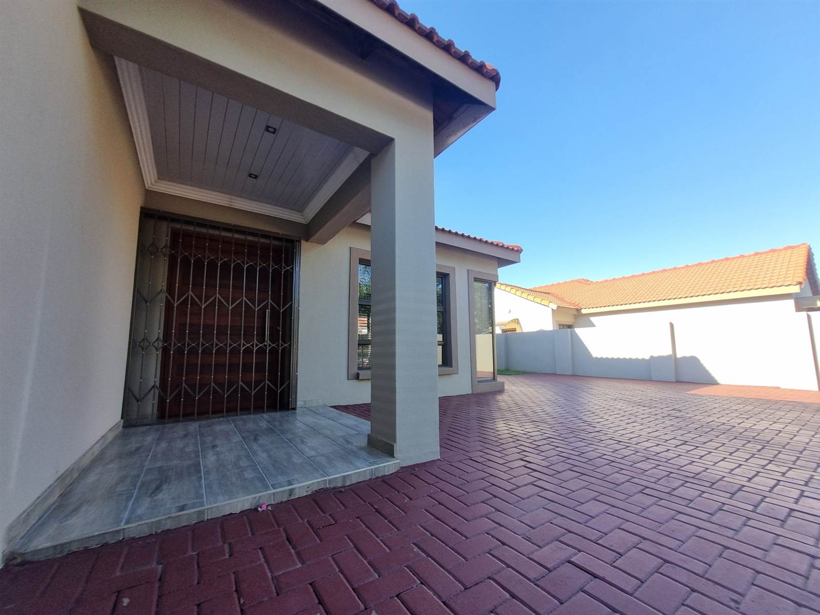 3 Bed House in Waterkloof photo number 4