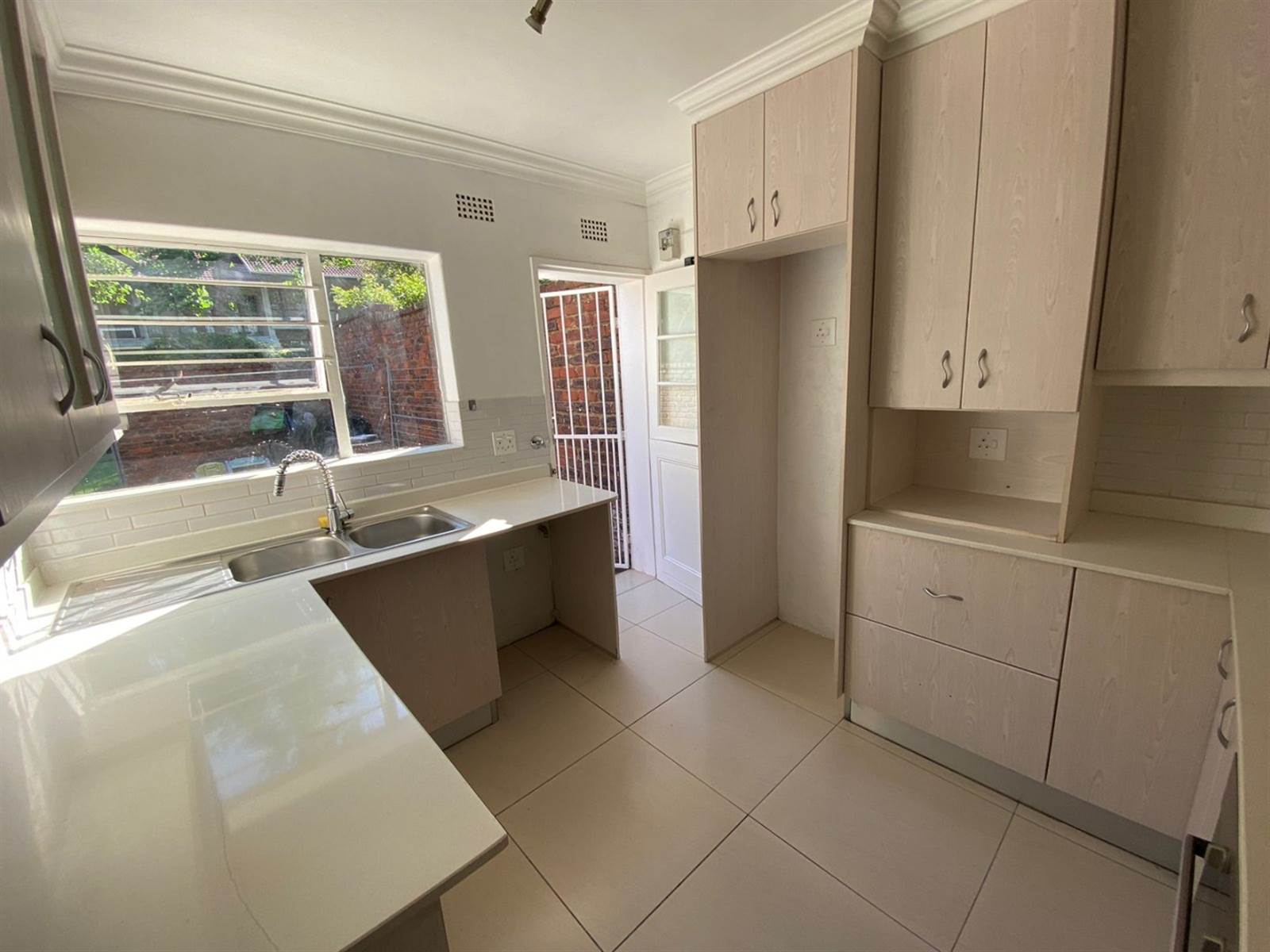 3 Bed Townhouse in Fairland photo number 11