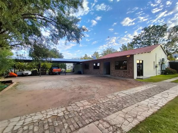 6 Bed House in Jan Kempdorp
