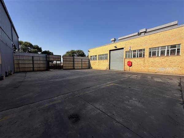 516 m² Industrial space 516 m² Industrial space
