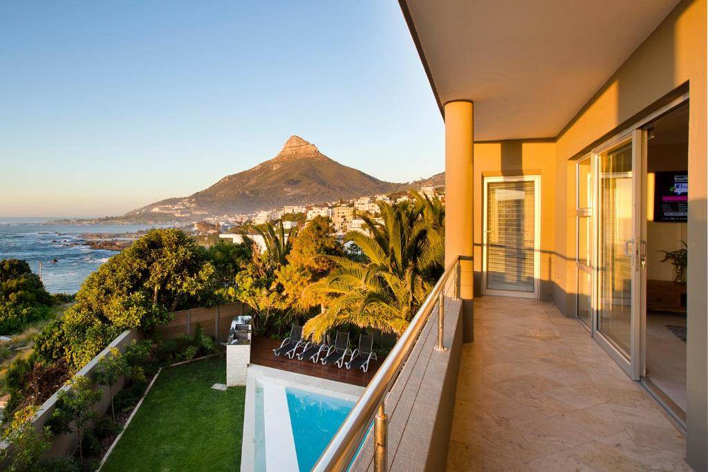 4 Bed Apartment in Camps Bay photo number 2