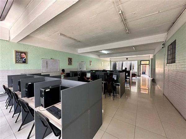 300  m² Office Space