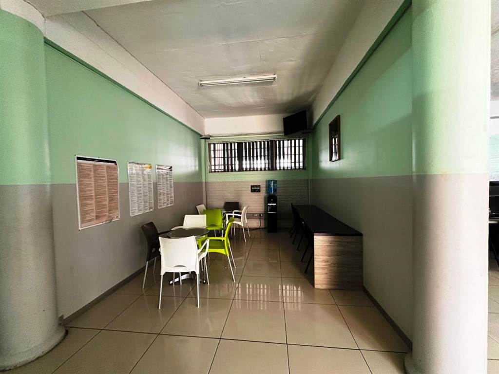 300  m² Office Space in Durban CBD photo number 6