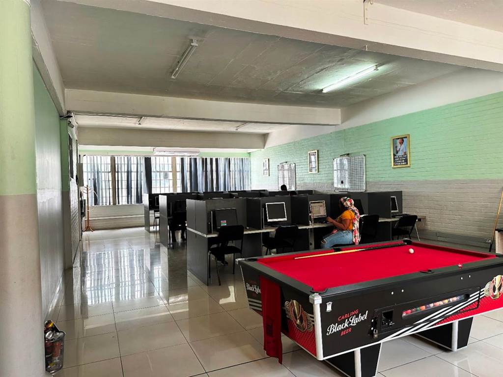 300  m² Office Space in Durban CBD photo number 5