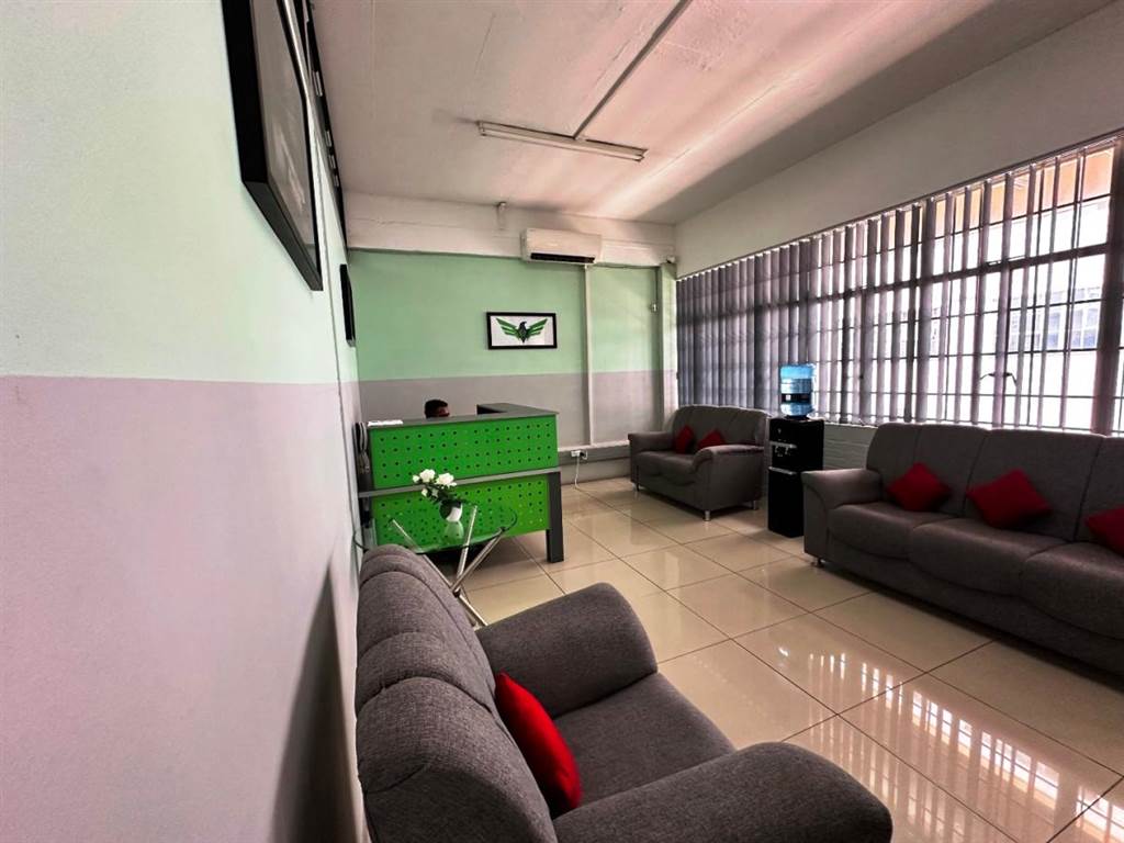 300  m² Office Space in Durban CBD photo number 2