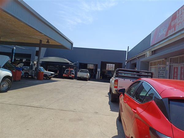 835  m² Commercial space in Randfontein Central
