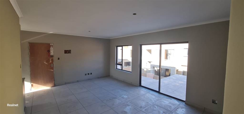 3 Bed Townhouse in Tzaneen photo number 11