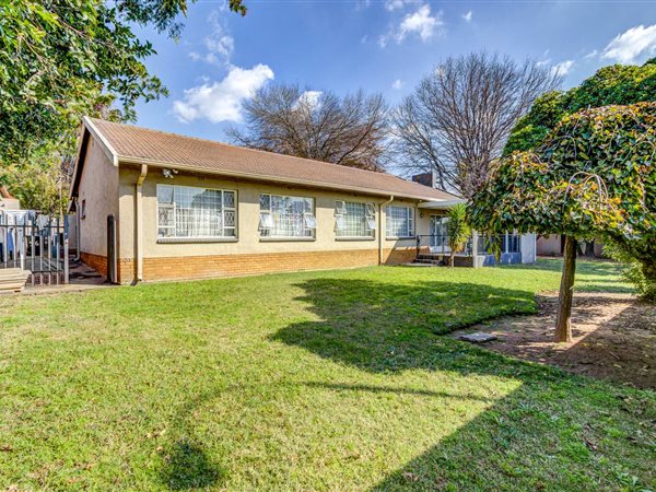 5 Bedroom House 5 Bedroom House