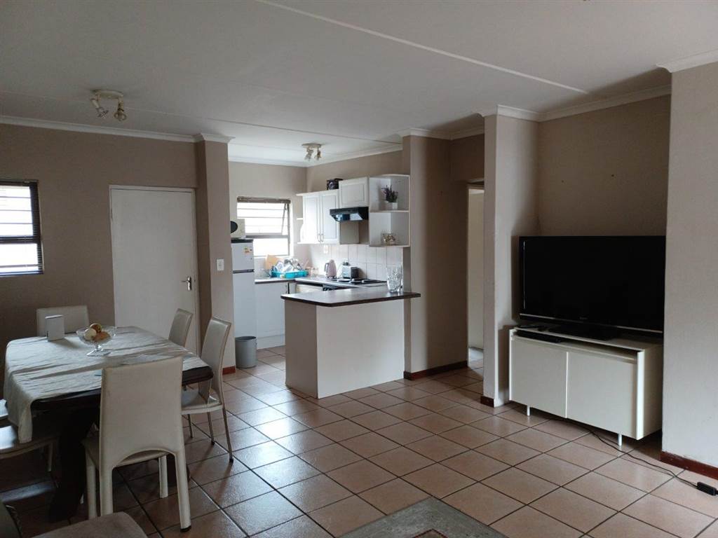 2 Bed Townhouse in Witkoppen photo number 7