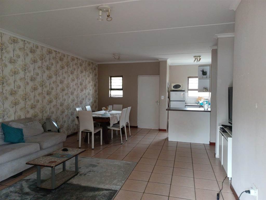 2 Bed Townhouse in Witkoppen photo number 6