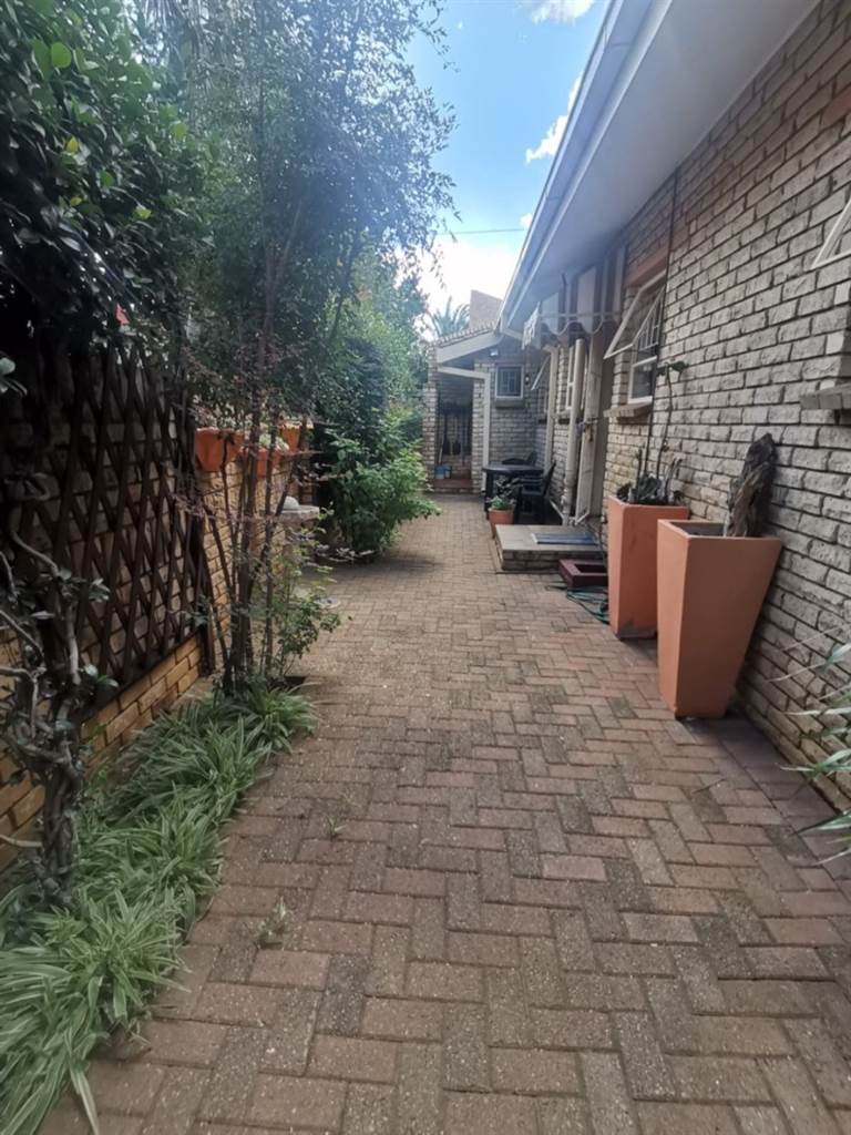 3 Bed Townhouse in Wilkoppies photo number 21