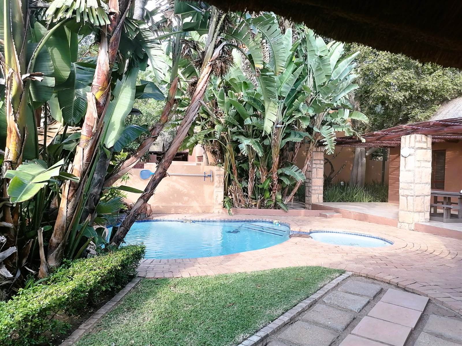 2 Bed Apartment in Douglasdale photo number 24