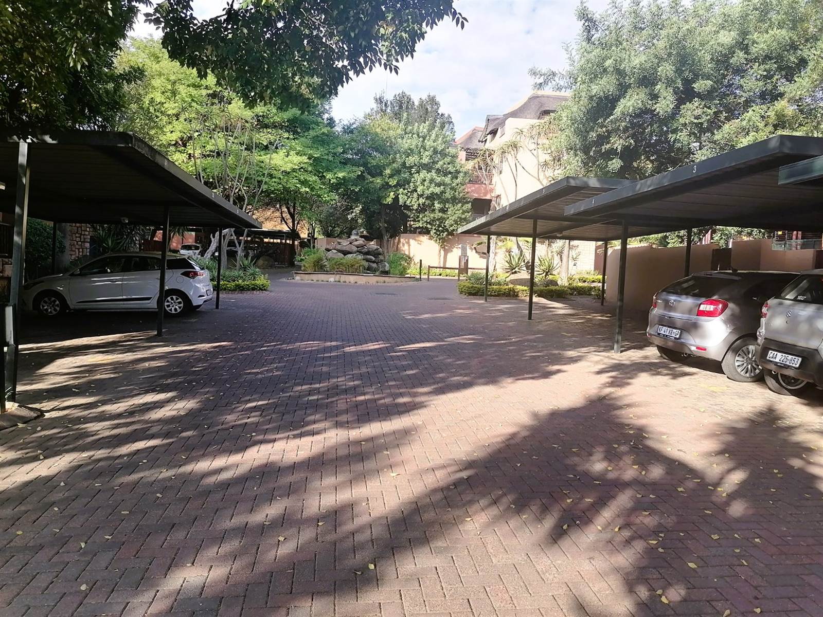 2 Bed Apartment in Douglasdale photo number 22
