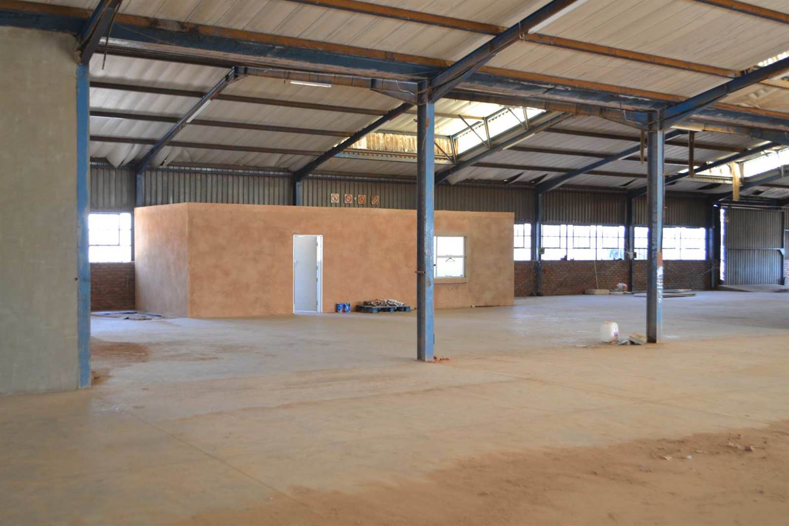 1754  m² Industrial space in Rosslyn photo number 10