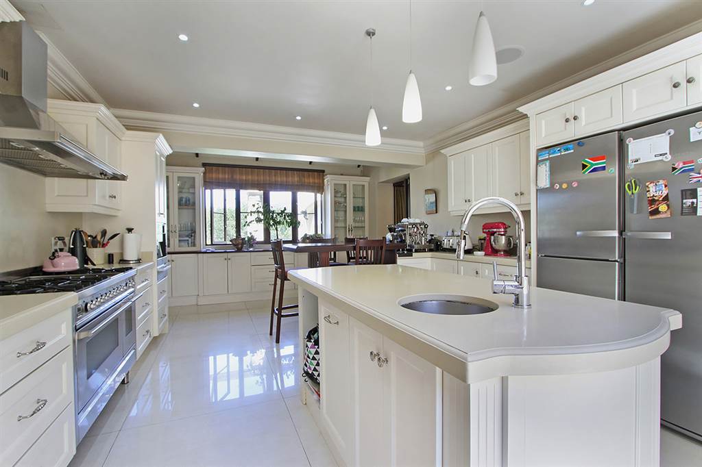 5 Bed House in Constantia photo number 11