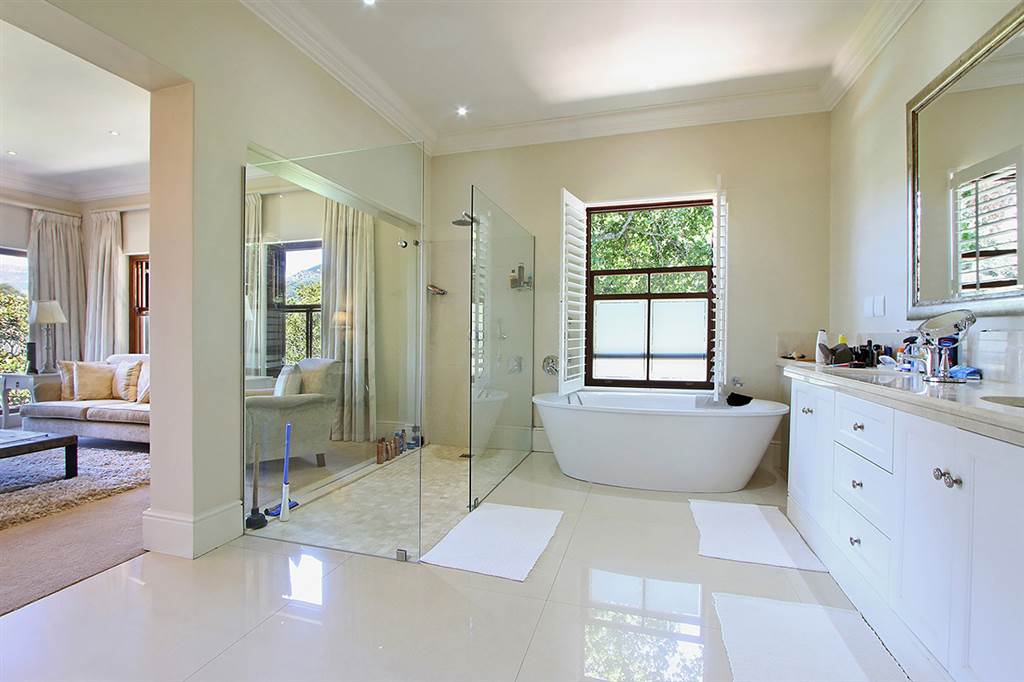 5 Bed House in Constantia photo number 24