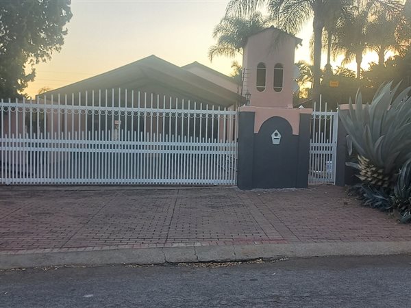 4 Bedroom House 4 Bedroom House