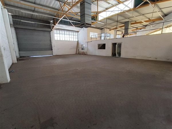 643  m² Industrial space