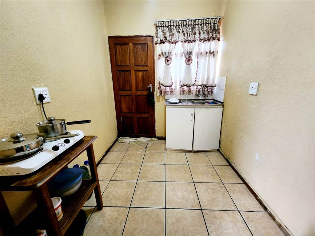 3 Bed House in Tlhabane photo number 5