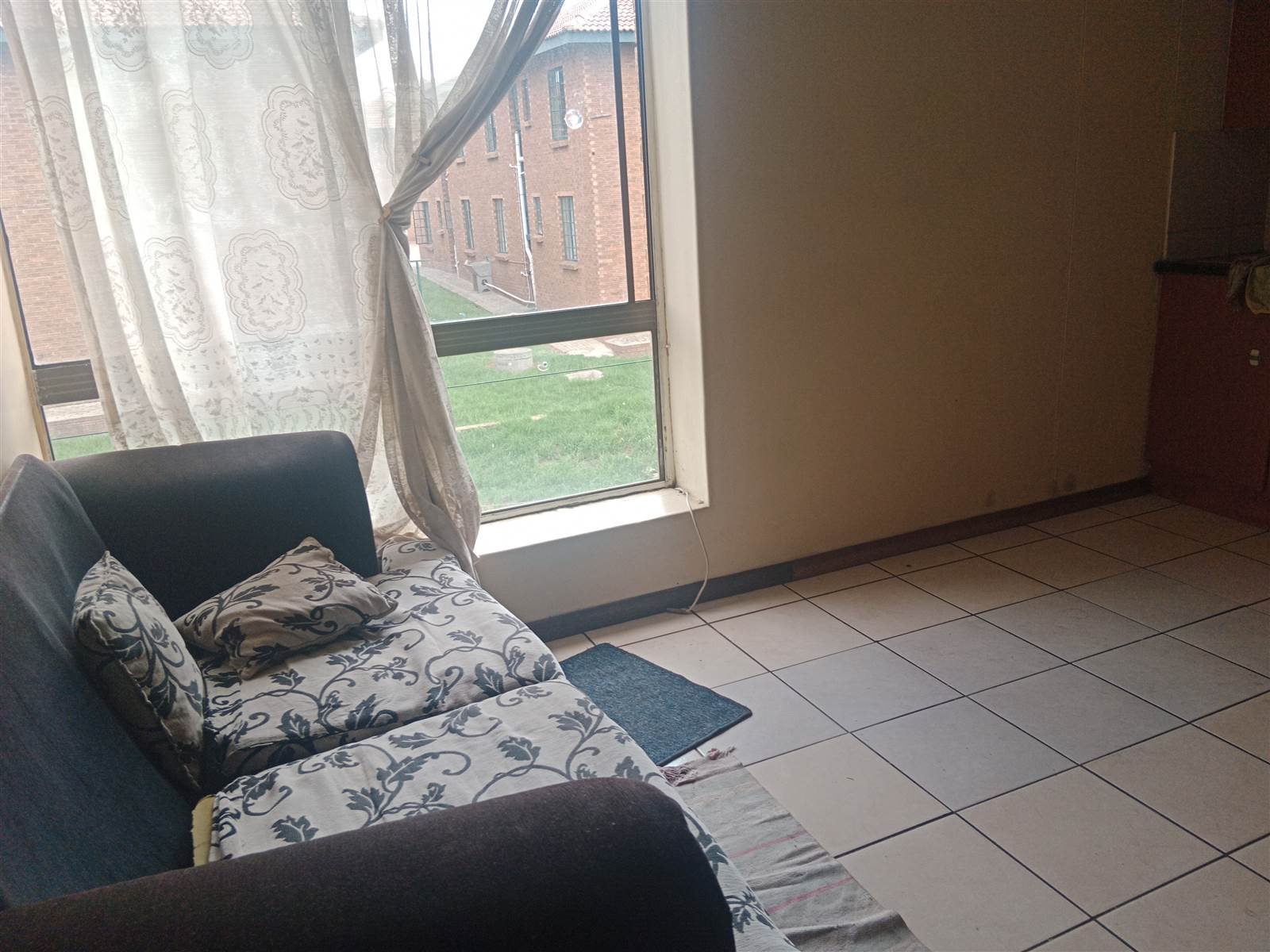 1 Bed Apartment in Witbank Central photo number 4