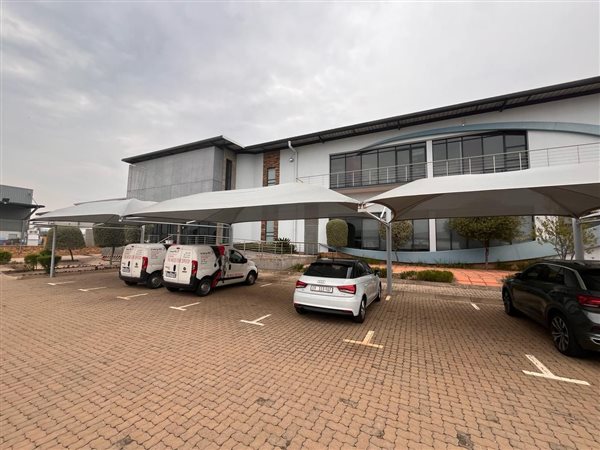 122  m² Commercial space