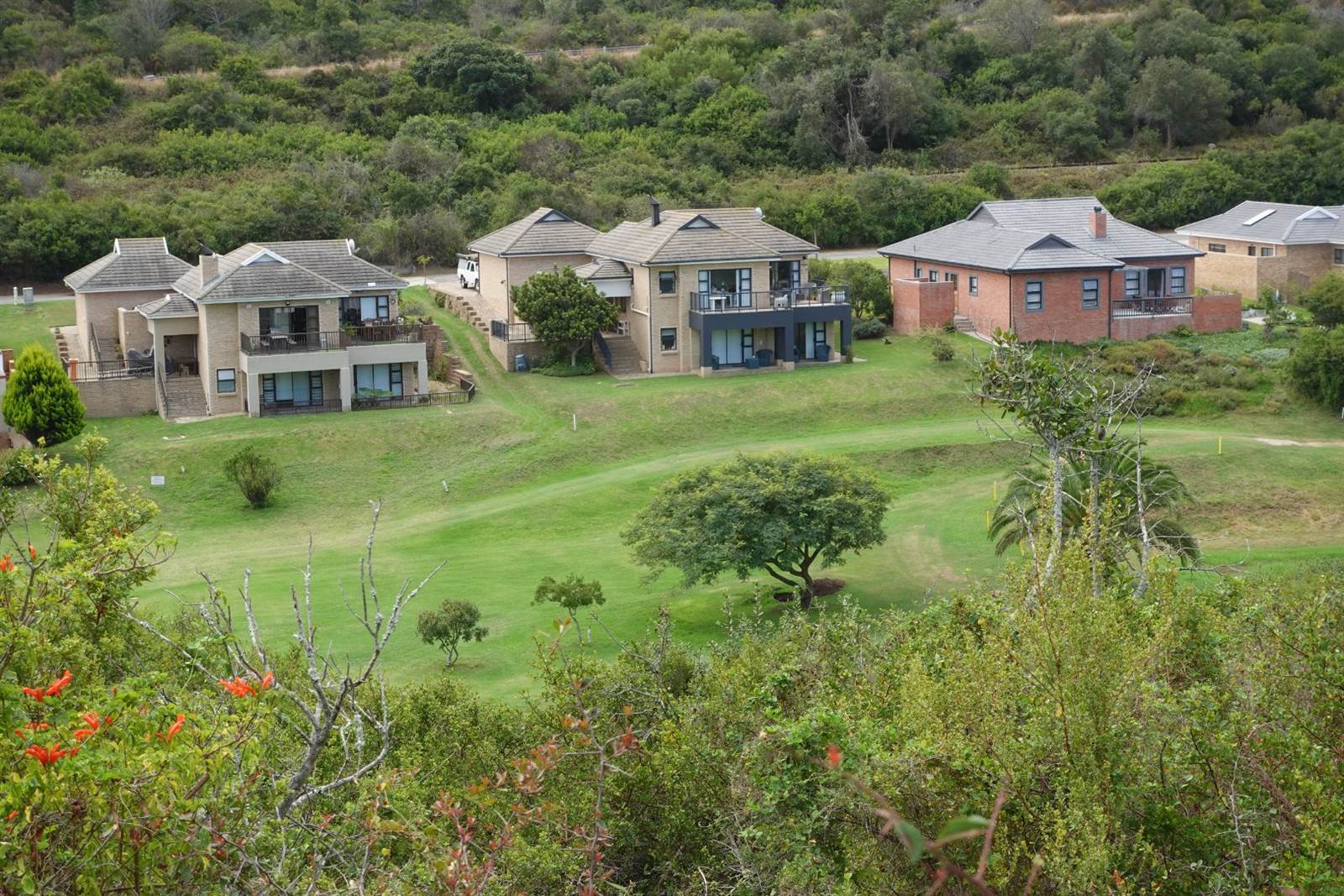 677 m² Land available in Dolphin Creek Golf Estate photo number 1