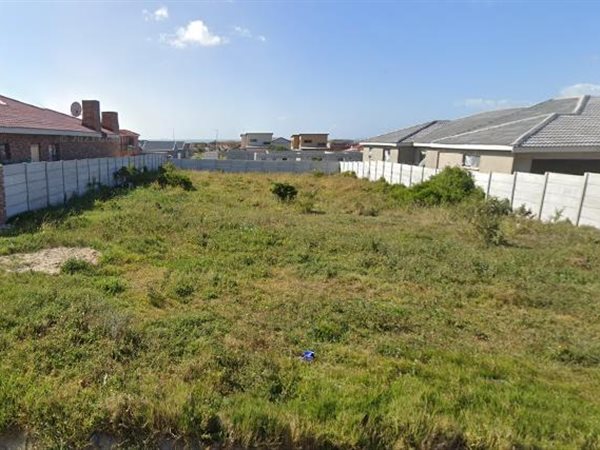 500 m² Land available in Bluewater Bay