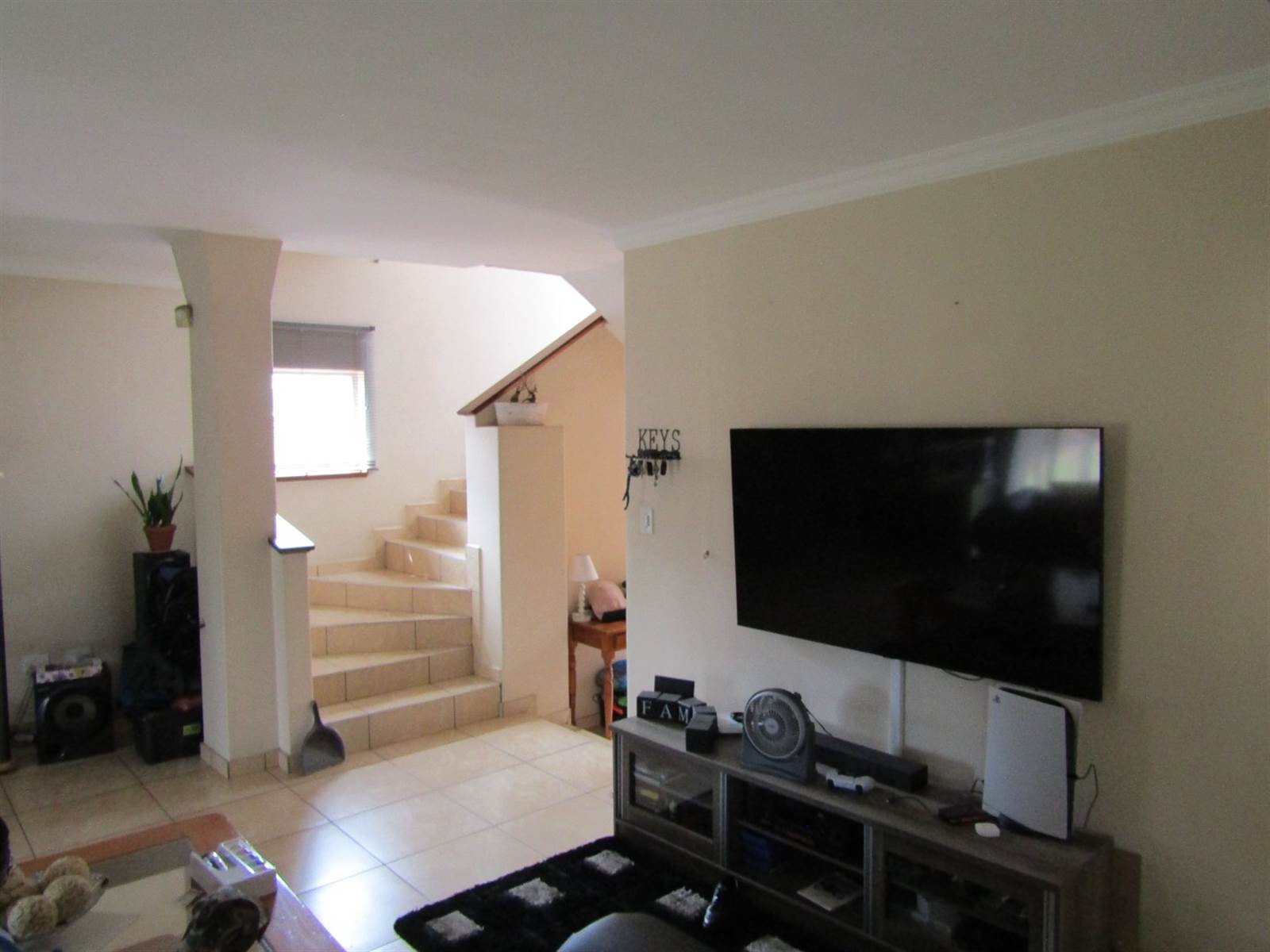 3 Bed Apartment in Pollak Park photo number 2