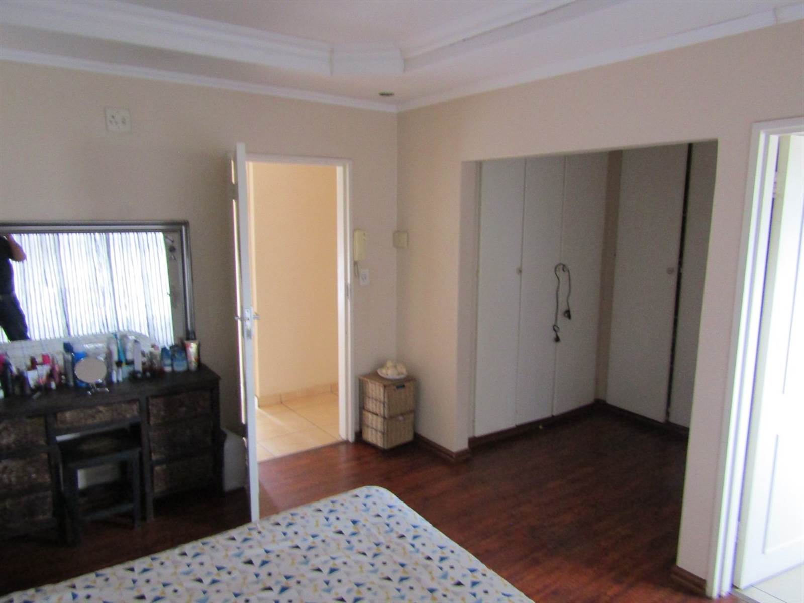 3 Bed Apartment in Pollak Park photo number 10