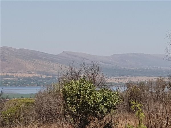 51.6 ha Land available in Rietfontein