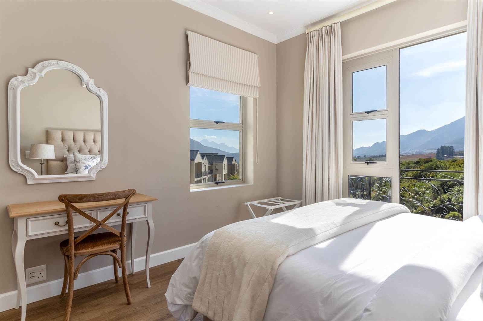 2 Bed Apartment in Franschhoek photo number 12