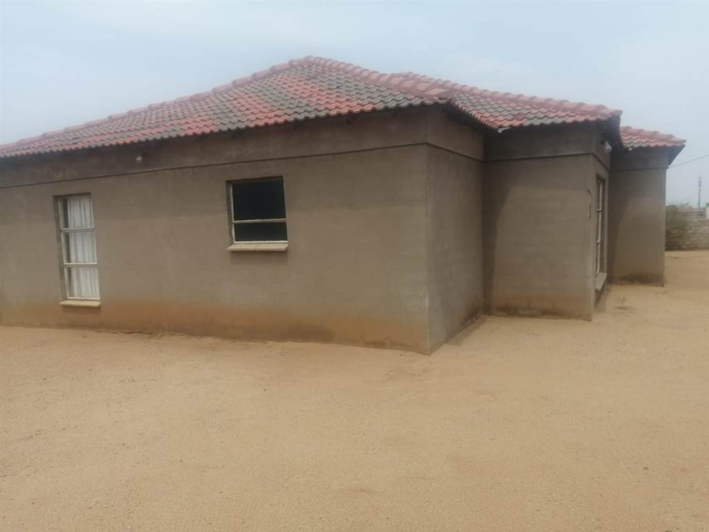 3 Bed House in Lebowakgomo photo number 11