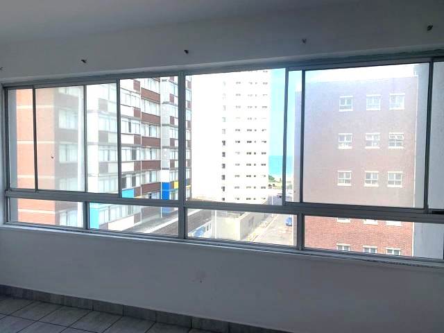 Bachelor apartment in Durban CBD photo number 4