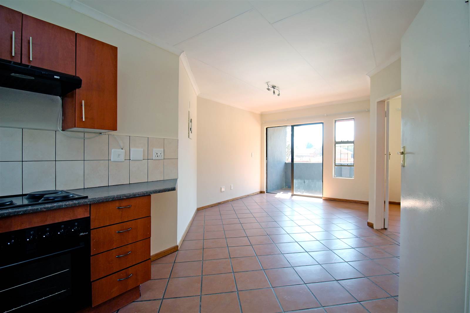 2 Bed Apartment in Pollak Park photo number 5