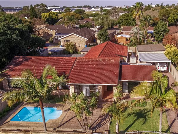 4 Bedroom House 4 Bedroom House