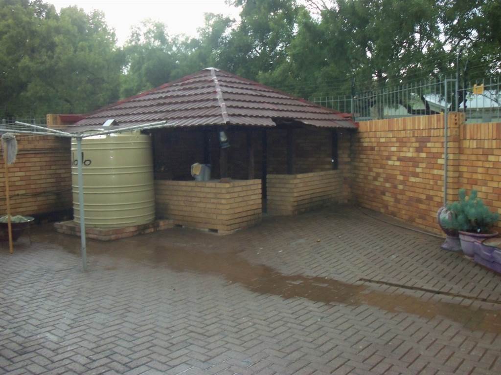 4 Bed Townhouse in Middelburg photo number 4