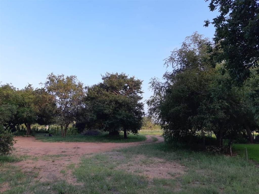 1041 m² Land available in Raptors View Wildlife Estate photo number 10