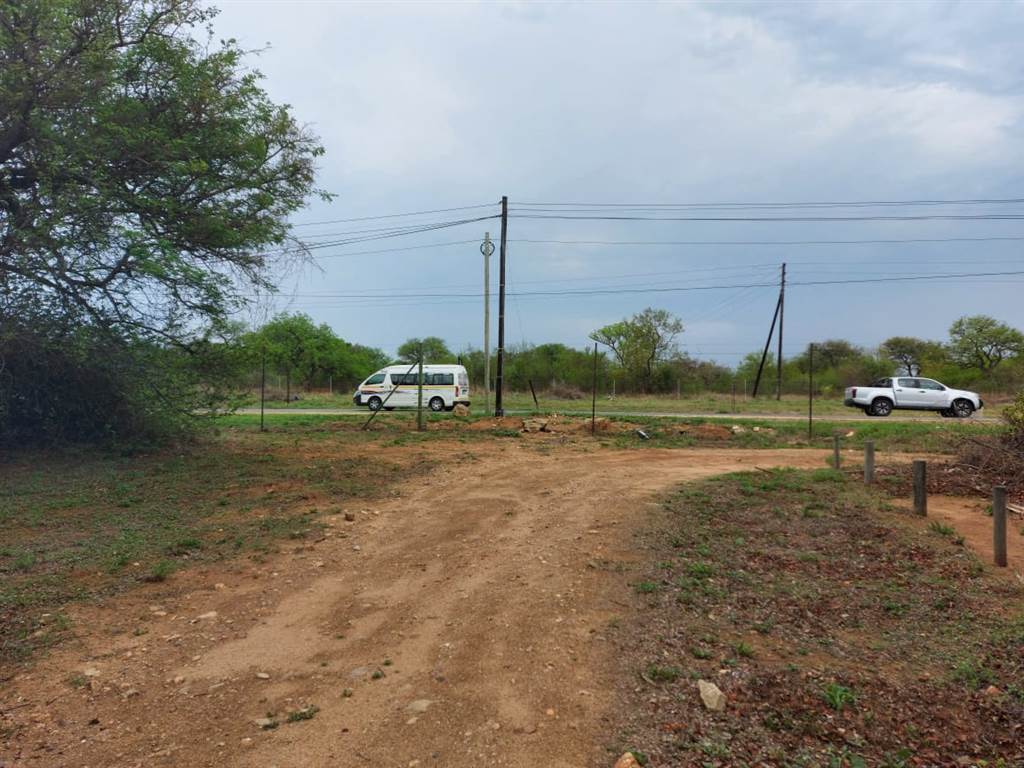 1041 m² Land available in Raptors View Wildlife Estate photo number 4