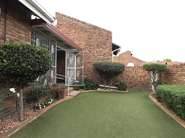 2 Bedroom Townhouse 2 Bedroom Townhouse
